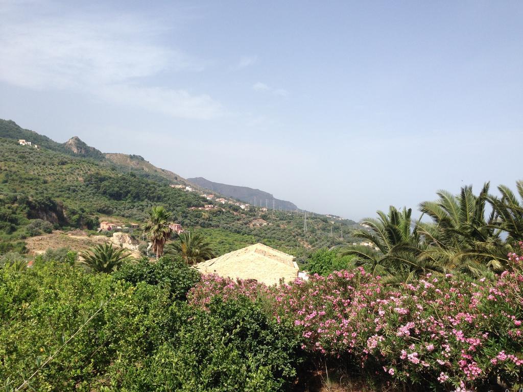 Giardino Di Sicilia Guest House Sant'Agata di Militello Bagian luar foto